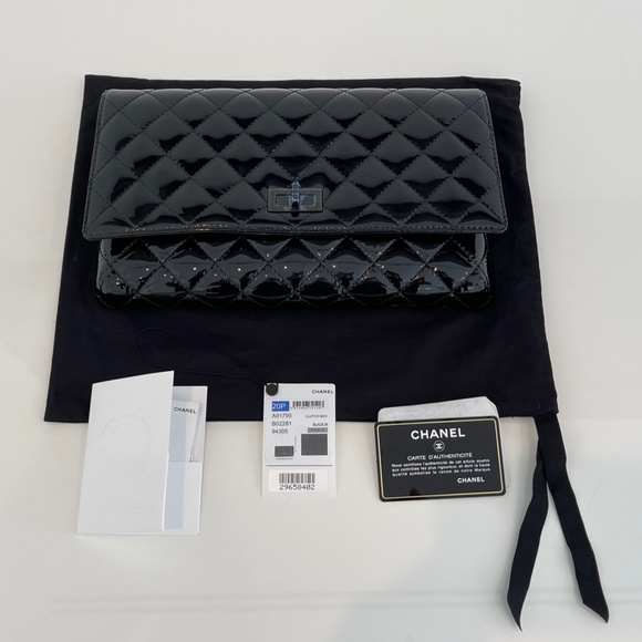 CHANEL 20P REIUSSUE BLACK ON BLACK PATENT LEATHER CLUTCH NIB! - Picture 6 of 17
